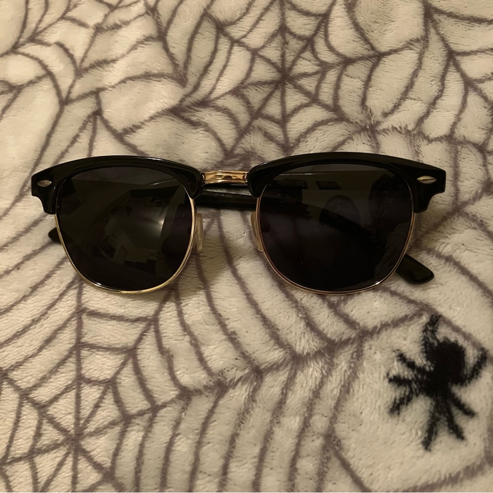 NEW RETRO STYLE SUNGLASSES